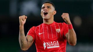 Нюкасъл прави опити да придобие защитника на Севиля Диего Карлос съобщава Marca Английският