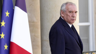 Премиерът Франсоа Байру започва серия от разговори с френските политически