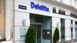 Съдят Deloitte, че е "проспала" сделки за пране на пари за $200 милиона  