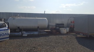 Двама мъже откраднаха цистерна и я разглобиха в Момчилград съобщава