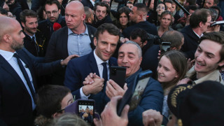 Президентът Еманюел Макрон смекчава планираната пенсионна реформа предава Ройтерс Започвайки