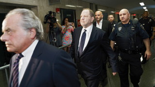 Харви Уайнстийн пледира невинен по обвинения в изнасилване и престъпни