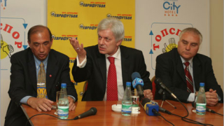 Боре Александров поема реферите?