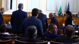 Четири партии и един изключен подкрепят ветото на Радев и против паравани на изборния процес