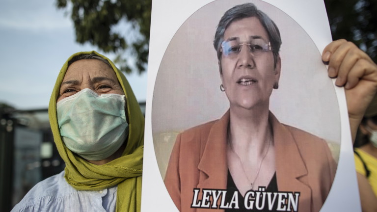 Турция осъди на 22 г. затвор известен кюрдски политик