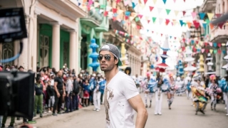 Енрике Иглесиас блокира улиците на Хавана (ВИДЕО)