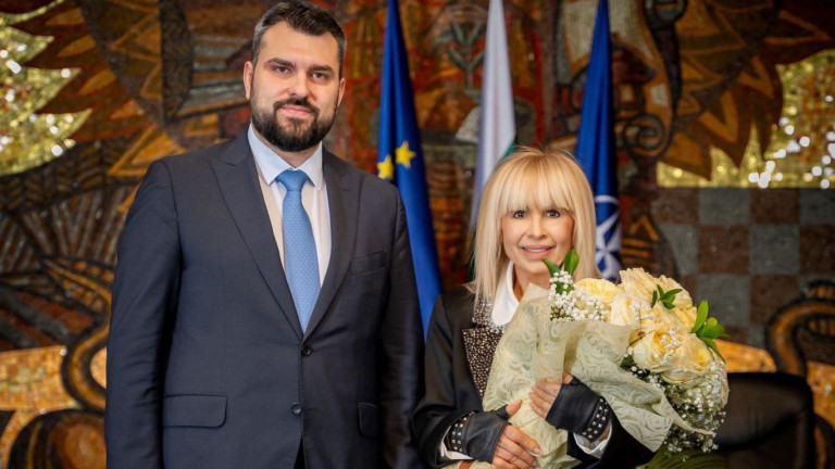 МВнР отличи Лили Иванова с почетния знак "Златна лаврова клонка"
