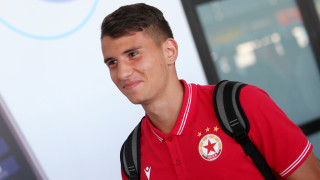 Офанзивният халф на ЦСКА Мартин Смоленски ще прекара сезона под