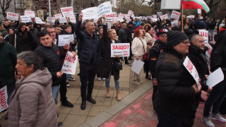 Продължават който настоява за връщане на 9 ДДС за