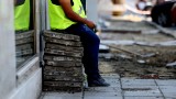  С полиция ДАЗД търси кое е детето, мъкнало плочки при ремонт в София 