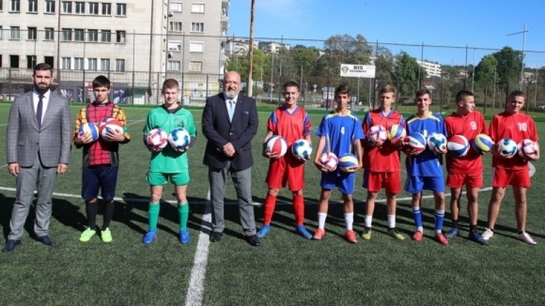 Красен Кралев откри футболен терен в Габрово