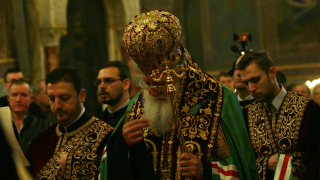 Патриарх Неофит получава награда редом с Томислав Николич и Сергей Наришкин
