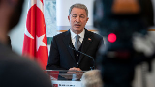 Турският министър на отбраната Хулуси Акар увери в понеделник че