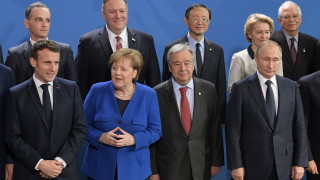 Френският президент Еманюел Макрон и германският канцлер Ангела Меркел при