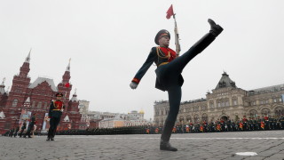 Беларуският президент Александър Лукашенко президентът на Лаос Тонглун Сисулит върховният