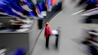 Германският канцлер Ангела Меркел защити новите ограничения в борбата с