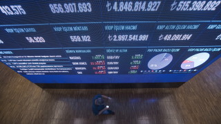 Турската лира възстанови малко от изгубената си през последните дни