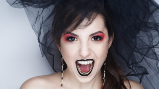 Проклятието на маскарада за Хелоуин