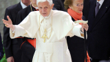 Защо папа Бенедикт XVI абдикира? 