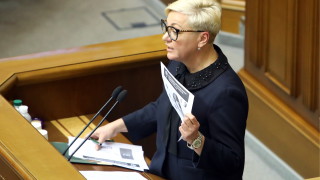 Президентът на Украйна поиска пълно разследване на палеж който засилва политическото напрежение