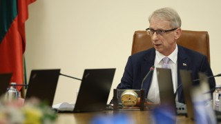 Денков иска подробни доклади, за да реши иска ли оставката на МВР шефа
