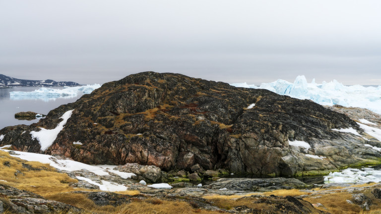 Все по-малко площи в Гренландия са обгърнати в лед.