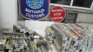 Откриха 26 000 къса контрабандни цигари укрити в дървени стълби