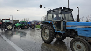 Протестиращите гръцки не пускат тирове да преминават през граничния преход