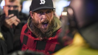 Най малко петима протестиращи са били арестувани в Хага след като