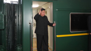 Ким Чен-ун се отправя към космодрума "Восточний"