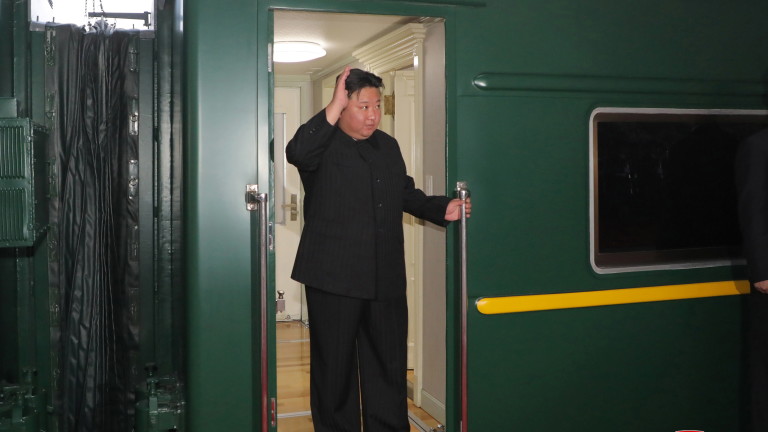 Севернокорейският лидер Ким Чен-ун пристигна в Русия със специален влак