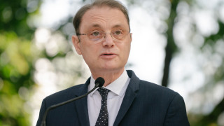 Румъния получи правителство на малцинството след шест месеца служебна власт