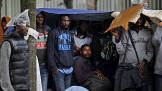 Полицията евакуира  бежански лагер с 1 500 души в Париж