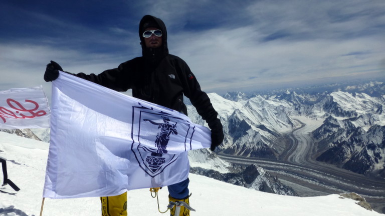 Българският алпинист Иван Томов е изкачил четвъртия най-висок връх в