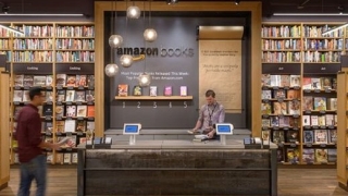 Amazon започва да продава книги офлайн