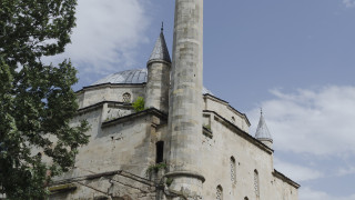 С обществена поръчка ремонтират джамия - паметник на културата