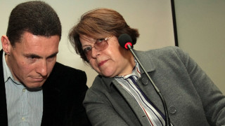 В българския парламент ръководи Българската комунистическа партия и всички парламентарни