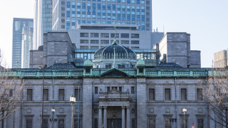 Централната банка на Япония подкрепя цените на акциите на местните