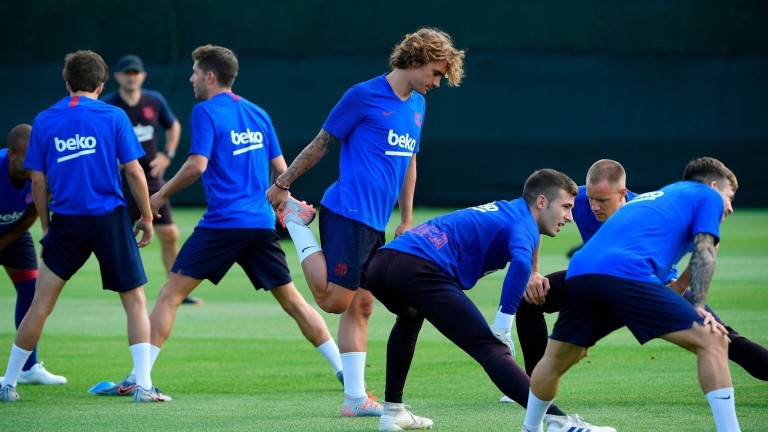 Футболистите на Барселона ще започнат индивидуални тренировки днес, съобщи сайтът