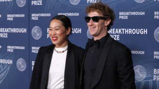 Преди около десет години Марк Зукърбърг последва примера на други