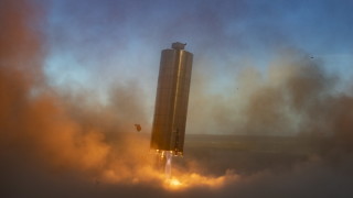 Американският предприемач Илон Мъск заяви че пилотираният космически кораб Starship