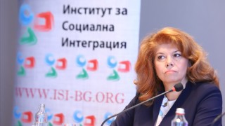 Илияна Йотова иска да види средносрочния план на правителството