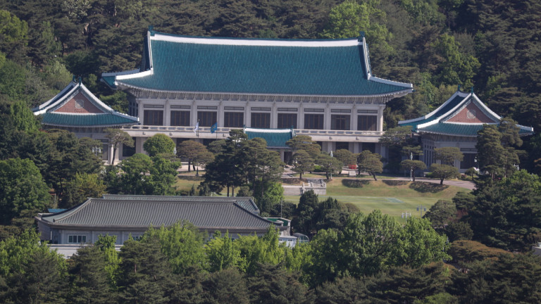 За много южнокорейци бившият президентски дворец в Сеул беше малко