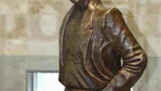 Откраднаха очилата от статуя на Джон Ленън