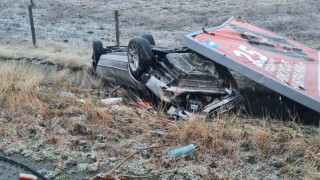 Бургазлия се блъсна в билборд и обърна луксозния си автомобил