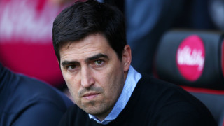 Борнемут обяви на своя уебсайт че е продължил договора си