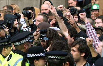 48 арестувани след антиислямска демонстрация в Манчестър