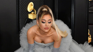 Ариана Гранде разкрива всичко Изпълнителката на 7 Rings гордо показа