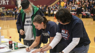 Демократическата партия в американския щат Айова обяви че проблем с