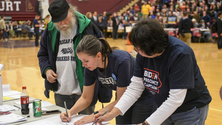 Хаосът с резултатите в Айова бил заради проблем с кода на приложение